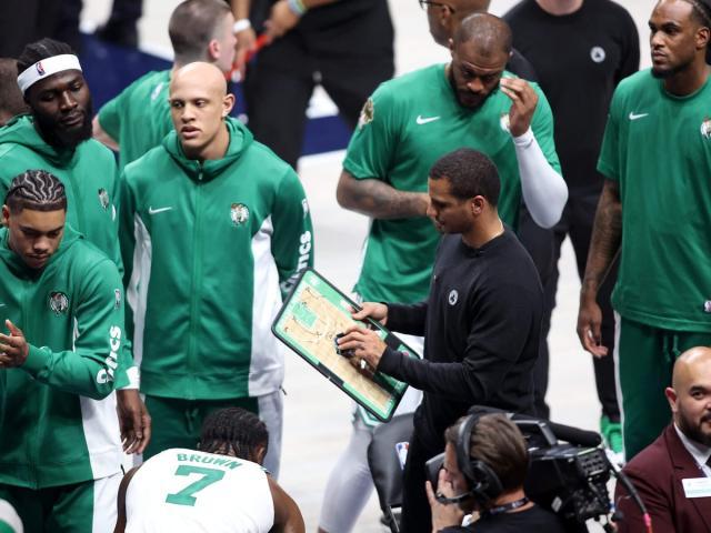 爱游戏APP-38分惨败证明绿军有麻烦了？过往历史看衰独行侠