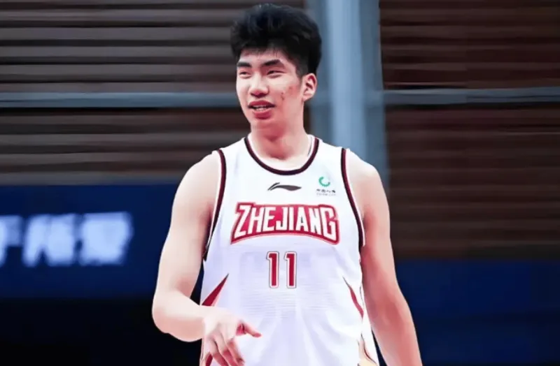 爱游戏APP-媒体人：余嘉豪如果继续这样的表现，被签到西甲不会太远了