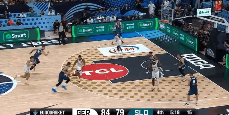 爱游戏下载-40+有望？东契奇突破急停后仰中投命中，个人已得到35分