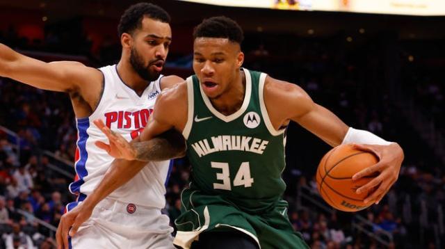 三位首发伤停 雄鹿结束三连败将迎更加艰难的赛程